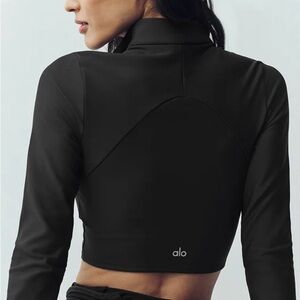 ALO Yoga Black winter  Long-Sleeve -Crop Top